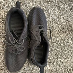 All Black Nike Shoes